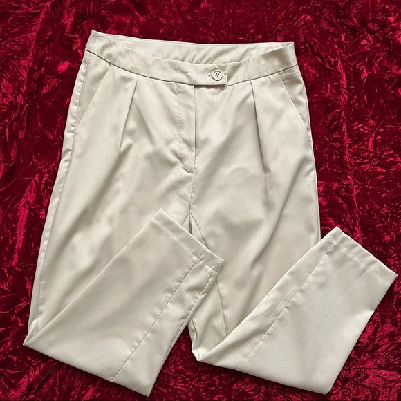 Vero Moda Lightweight Cropped Chino Pants - Picture 2 of 14